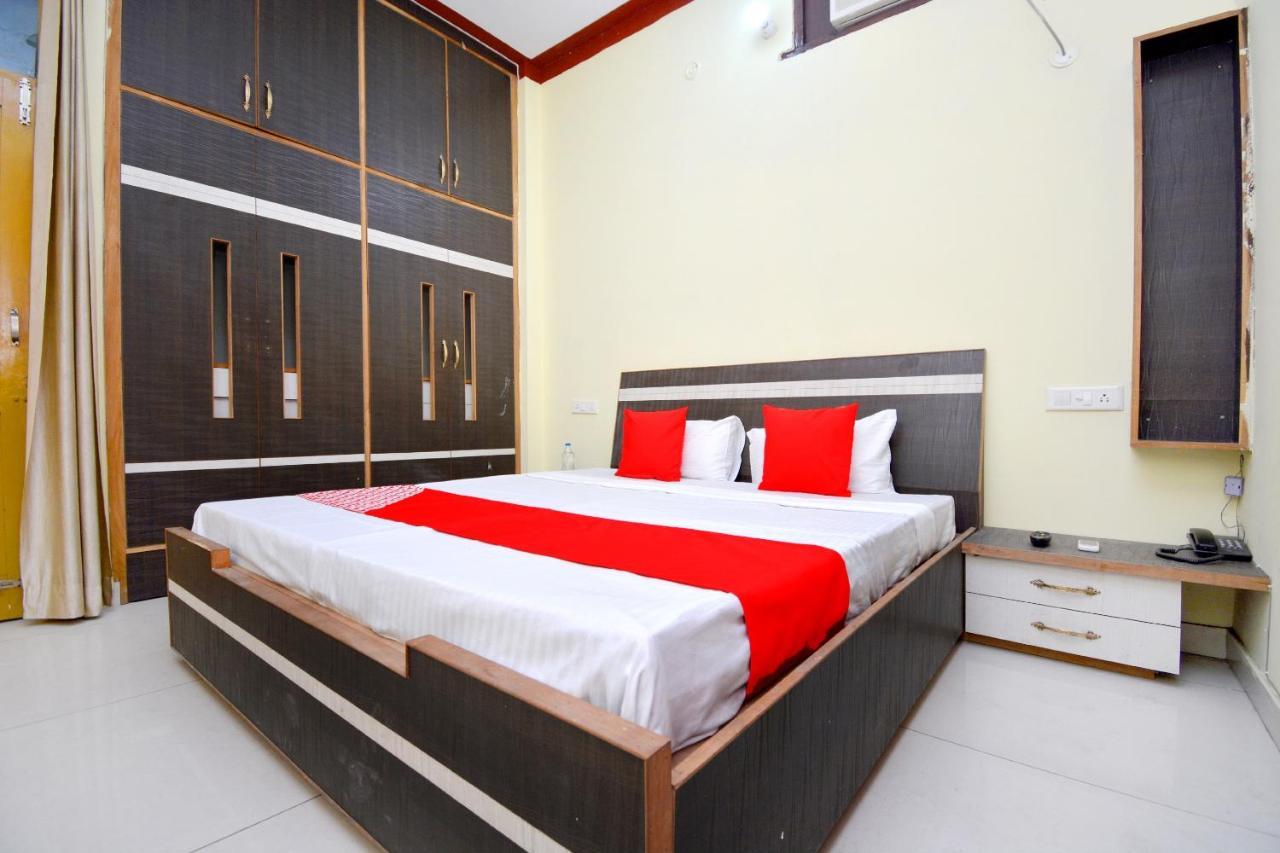 Oyo 40306 White House Hotel Jalandhar Exterior foto