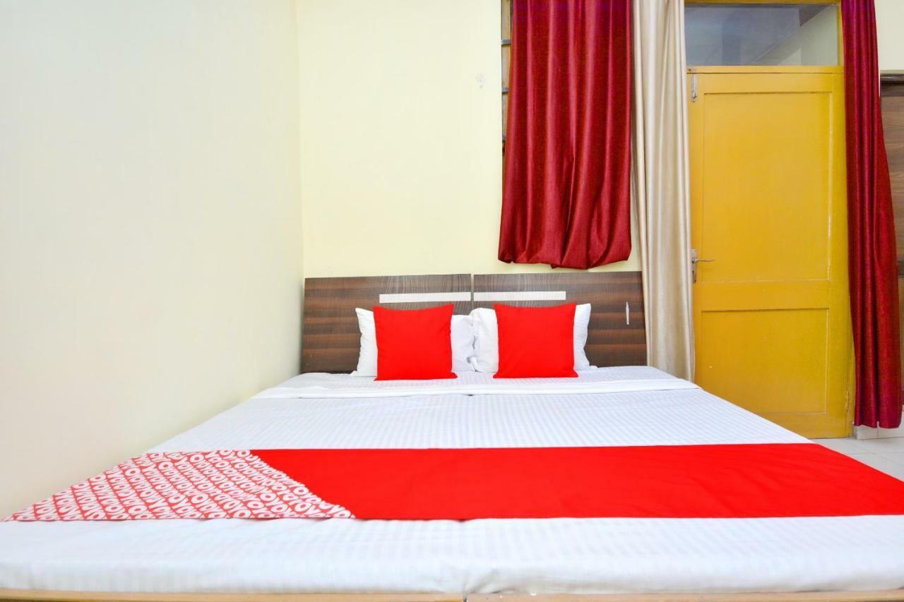 Oyo 40306 White House Hotel Jalandhar Habitación foto