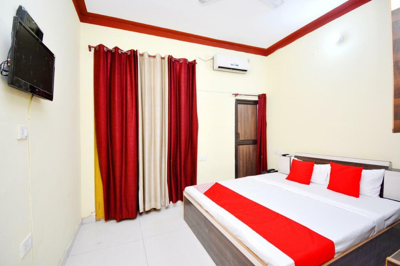 Oyo 40306 White House Hotel Jalandhar Exterior foto